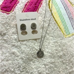 Necklace and earrings set